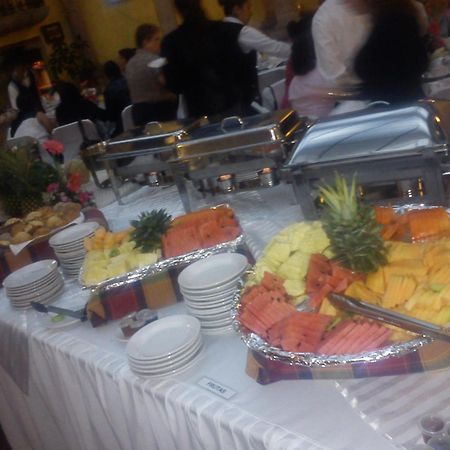 Howard Johnson By Wyndham Morelia Calle Real Esterno foto