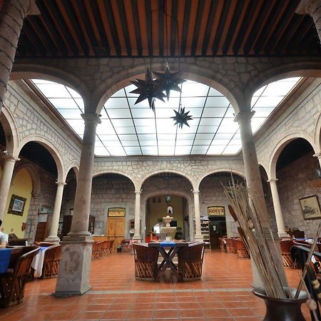 Howard Johnson By Wyndham Morelia Calle Real Esterno foto
