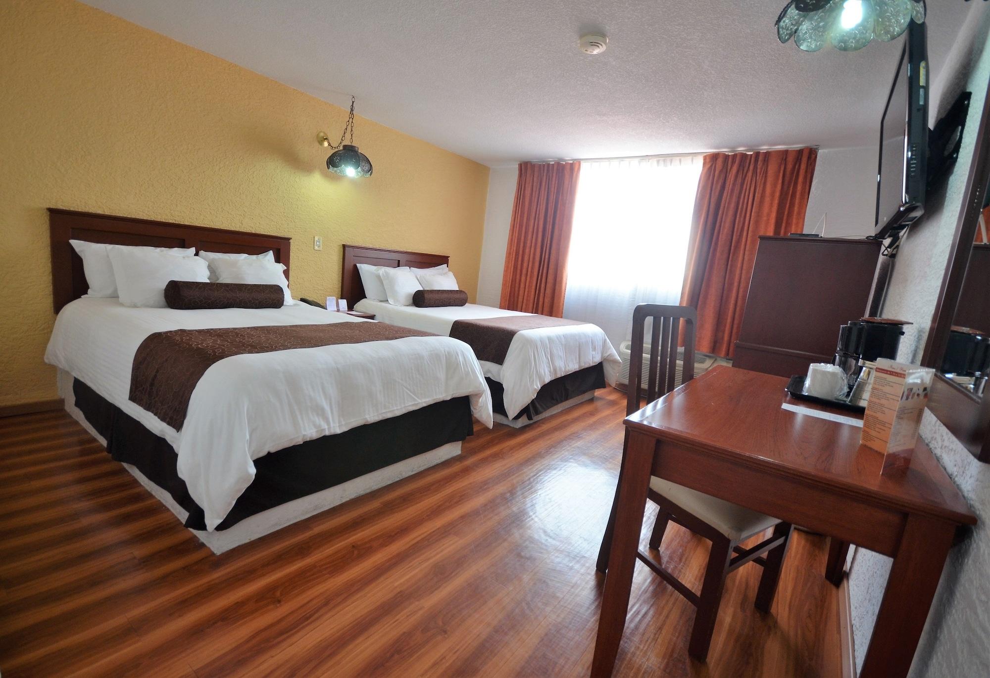 Howard Johnson By Wyndham Morelia Calle Real Esterno foto