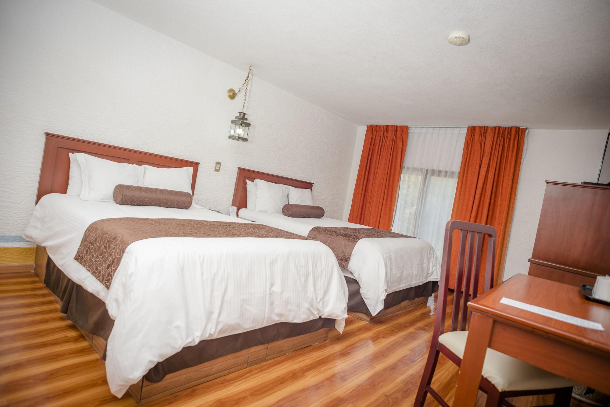 Howard Johnson By Wyndham Morelia Calle Real Esterno foto