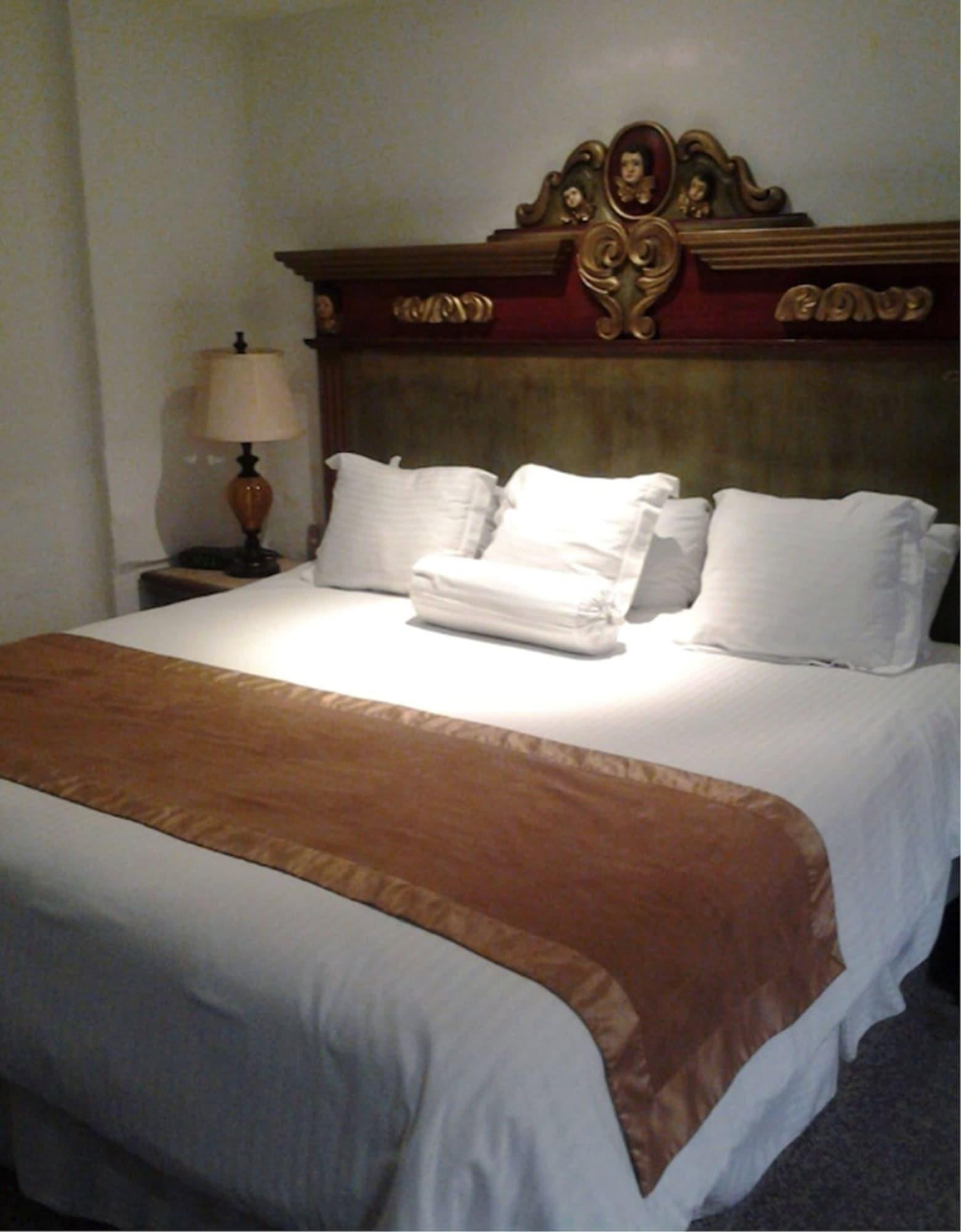 Howard Johnson By Wyndham Morelia Calle Real Esterno foto