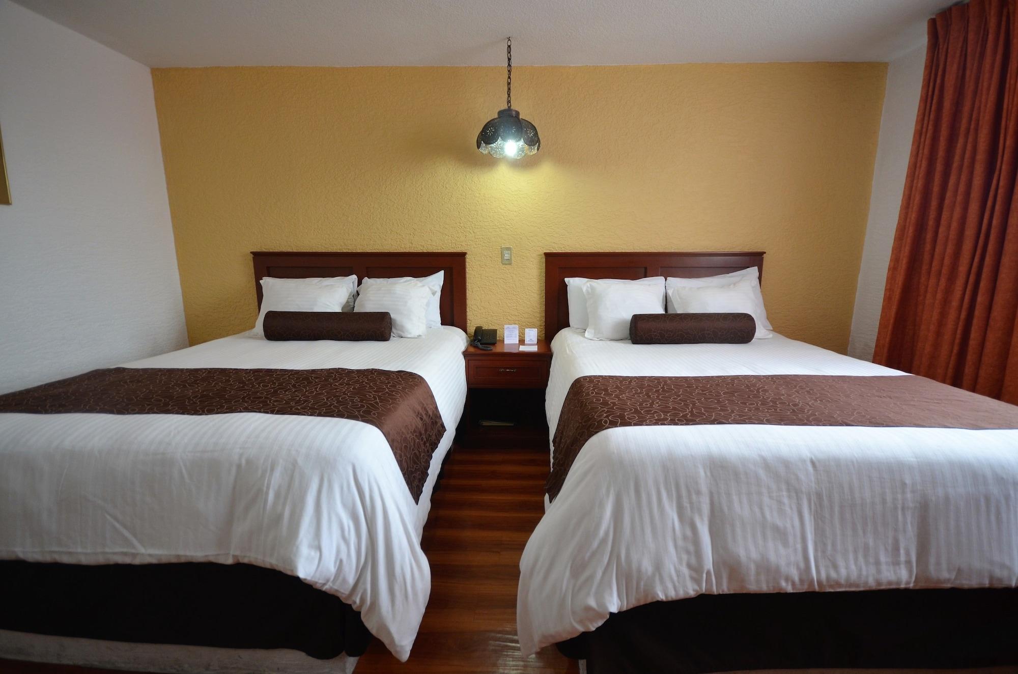 Howard Johnson By Wyndham Morelia Calle Real Esterno foto