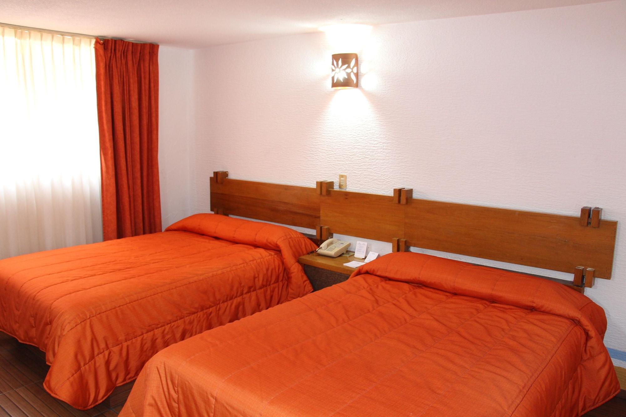 Howard Johnson By Wyndham Morelia Calle Real Esterno foto