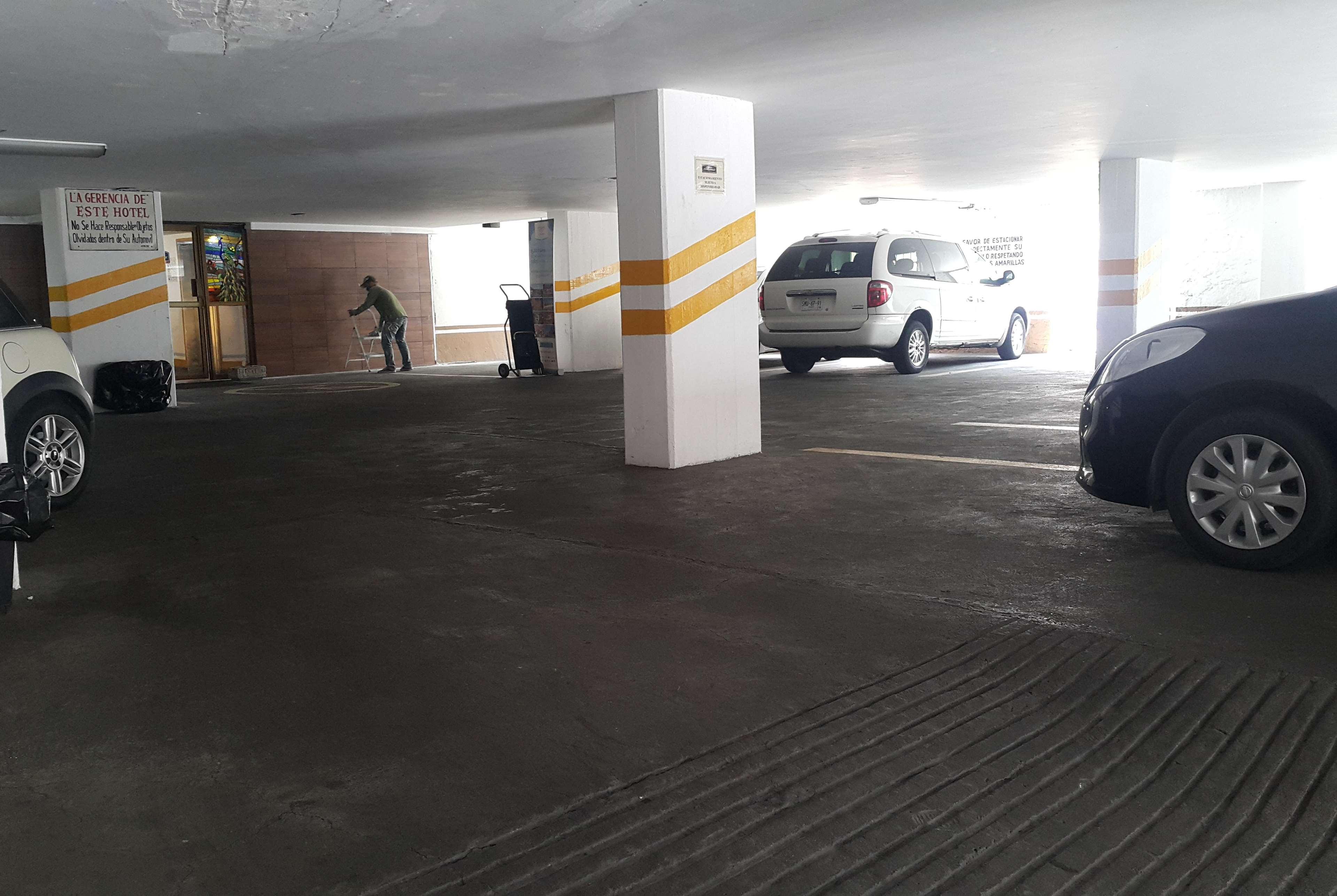 Howard Johnson By Wyndham Morelia Calle Real Esterno foto