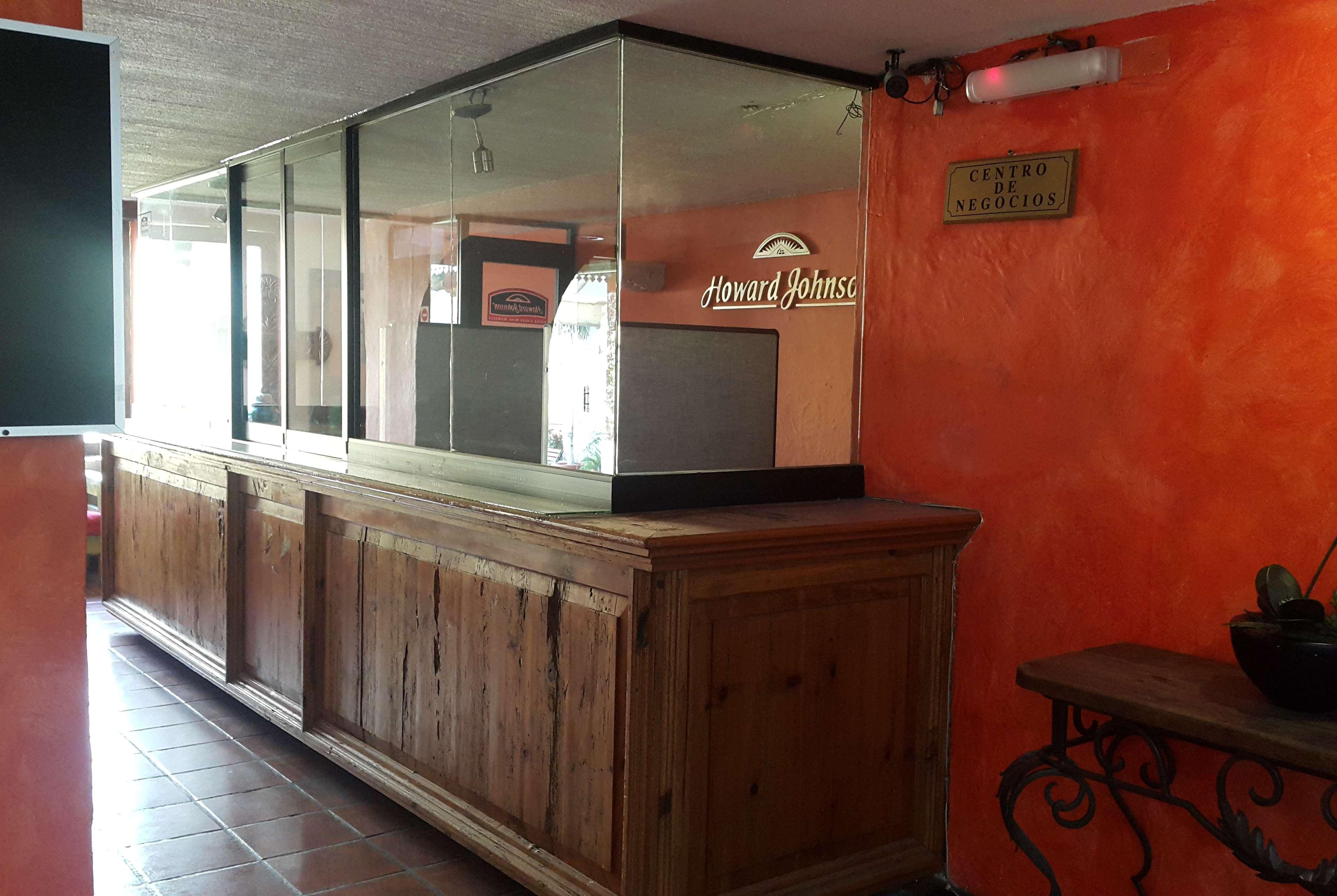 Howard Johnson By Wyndham Morelia Calle Real Esterno foto