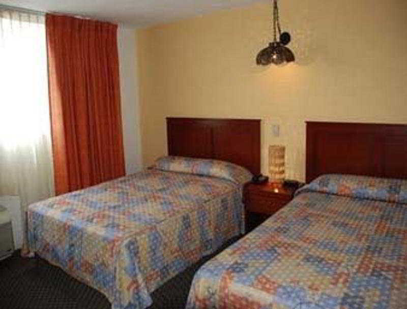 Howard Johnson By Wyndham Morelia Calle Real Camera foto