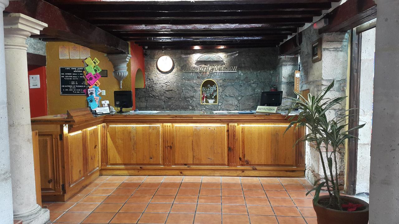 Howard Johnson By Wyndham Morelia Calle Real Esterno foto