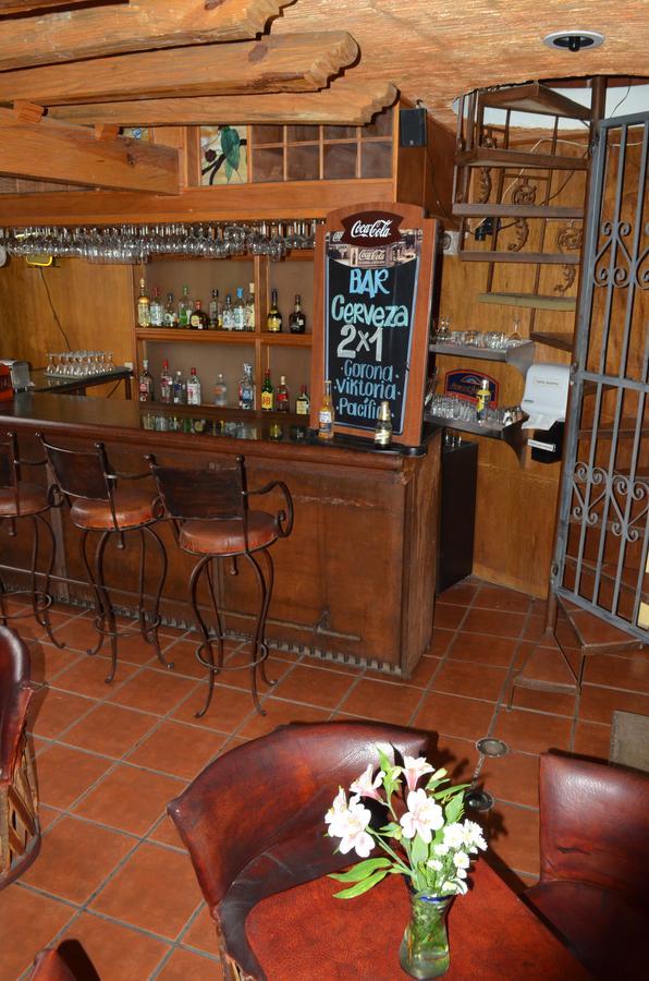 Howard Johnson By Wyndham Morelia Calle Real Esterno foto