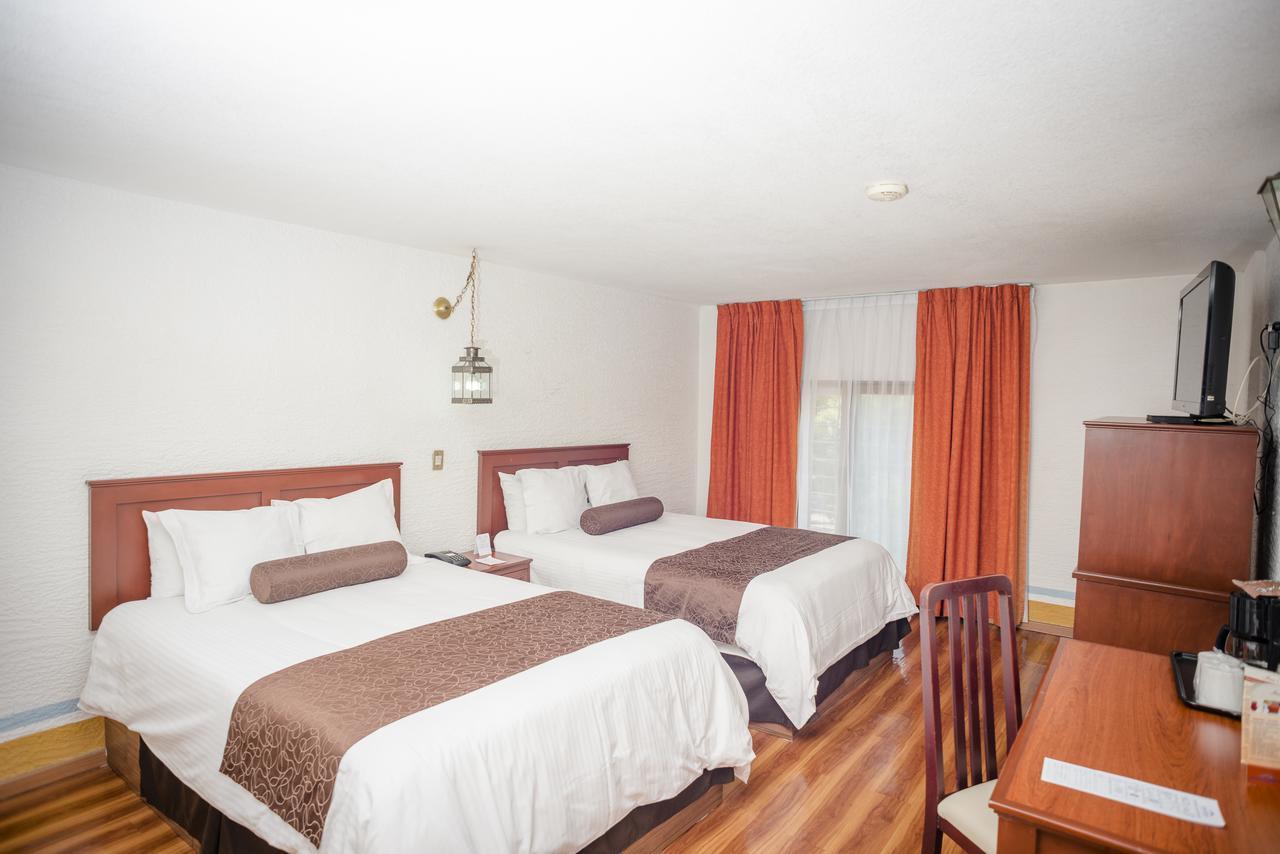 Howard Johnson By Wyndham Morelia Calle Real Esterno foto